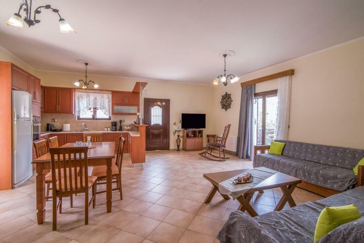 Marika Traditional Home Elos Экстерьер фото